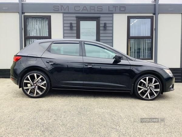 Used Seat Leon SE 105 HP (77 kW) 2015 Black Hatchback