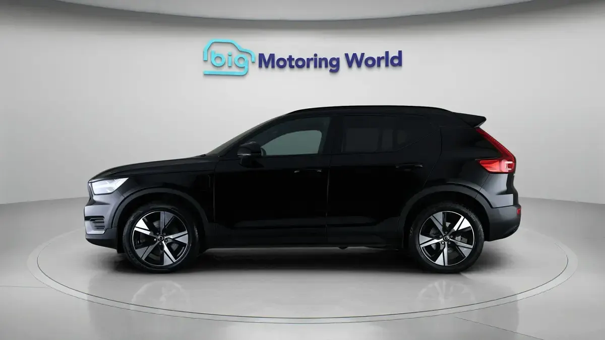 Used Volvo XC40 Plus 211 HP (155 kW) 2022 Black SUV