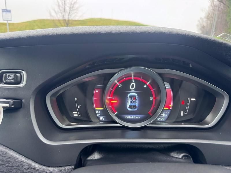 Used Volvo V40 R-Design 115 HP (84 kW) 2014 Blue Hatchback