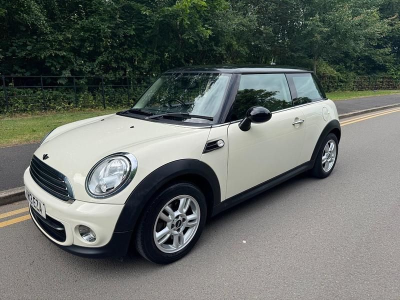 White Used 2013 Mini Cooper Hatch Hatchback | £3,685 (Super price) - Image 1/4