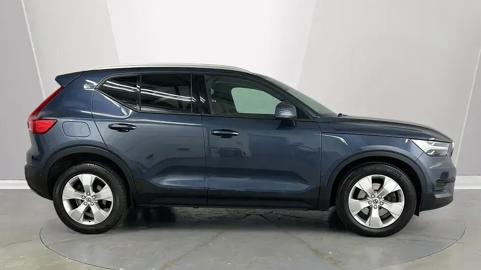 Used Volvo XC40 Momentum 2021 Blue SUV