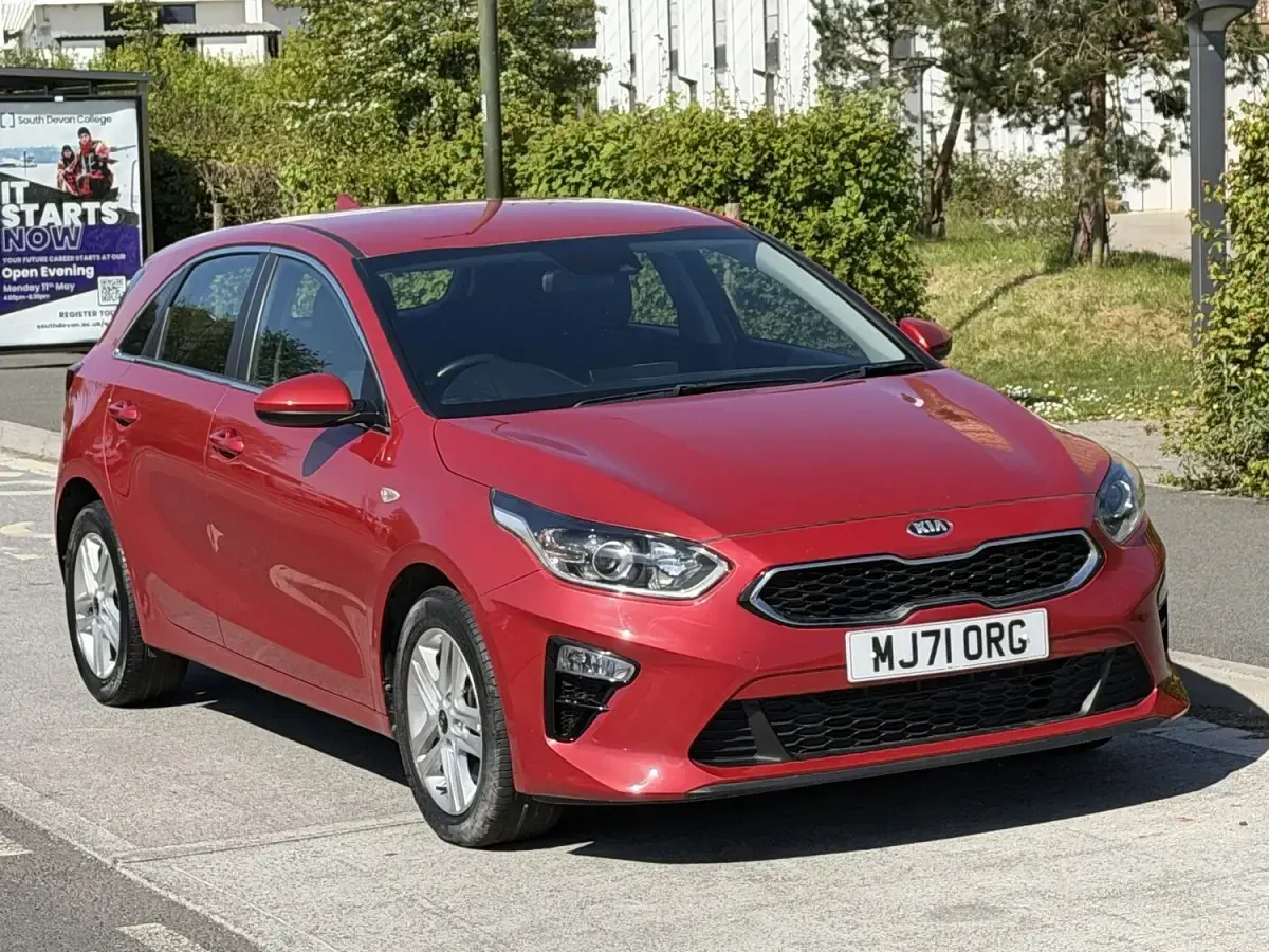 Used Kia Ceed 134 HP (98 kW) 2022 Red Hatchback