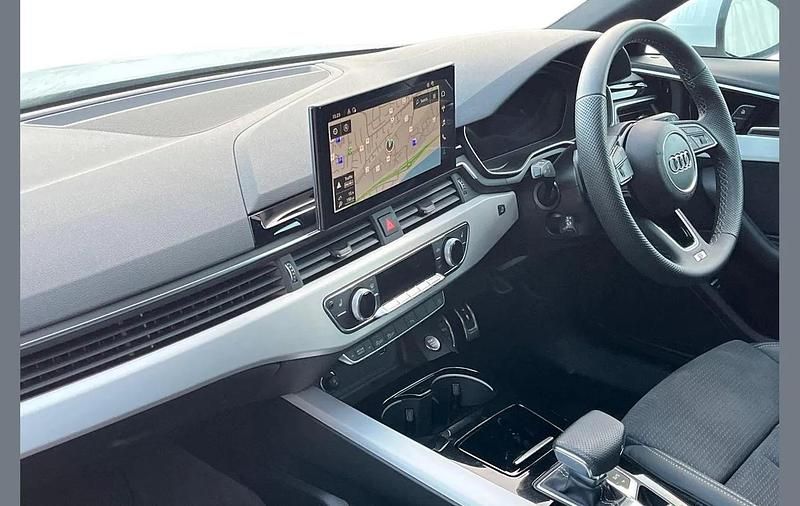 Used Audi A4 S-Line 200 HP (147 kW) 2023 White Estate