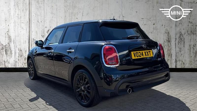 Używany Mini Cooper Classic 134 KM (98 kW) 2024 Czarny Hatchback