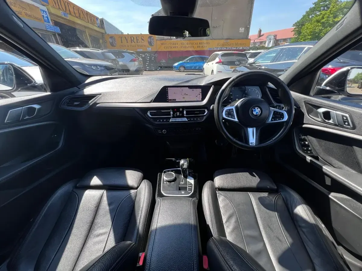 Used BMW 118 M Sport 140 HP (102 kW) 2019 White Hatchback