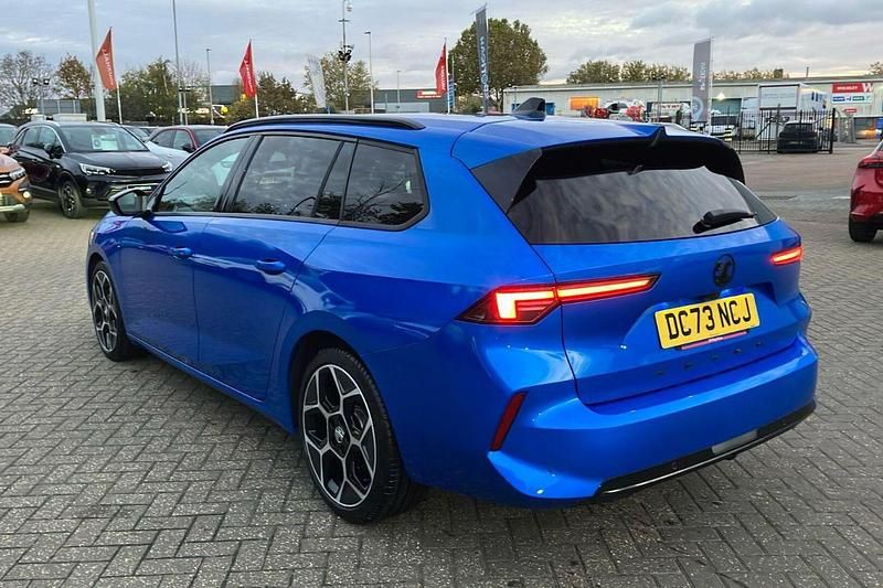 Used Vauxhall Astra Ultimate 130 HP (95 kW) 2024 Cobalt blue Estate