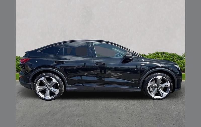 Nouă Audi Q4 e-tron Black Edition 206 kW (281 CP) 2025 Other SUV