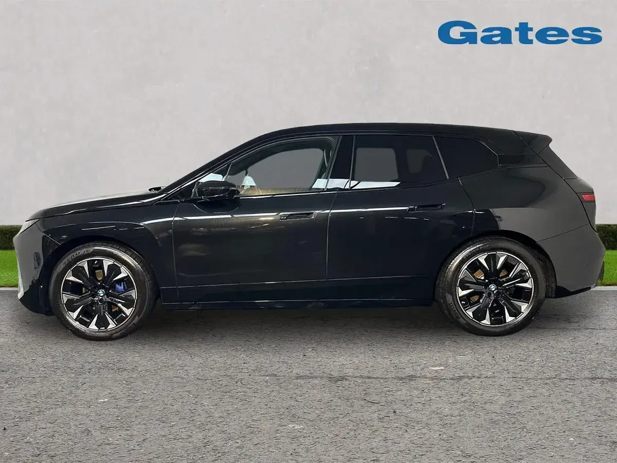Usado BMW iX M Sport 400 kW (544 CV) 2025 Negro SUV