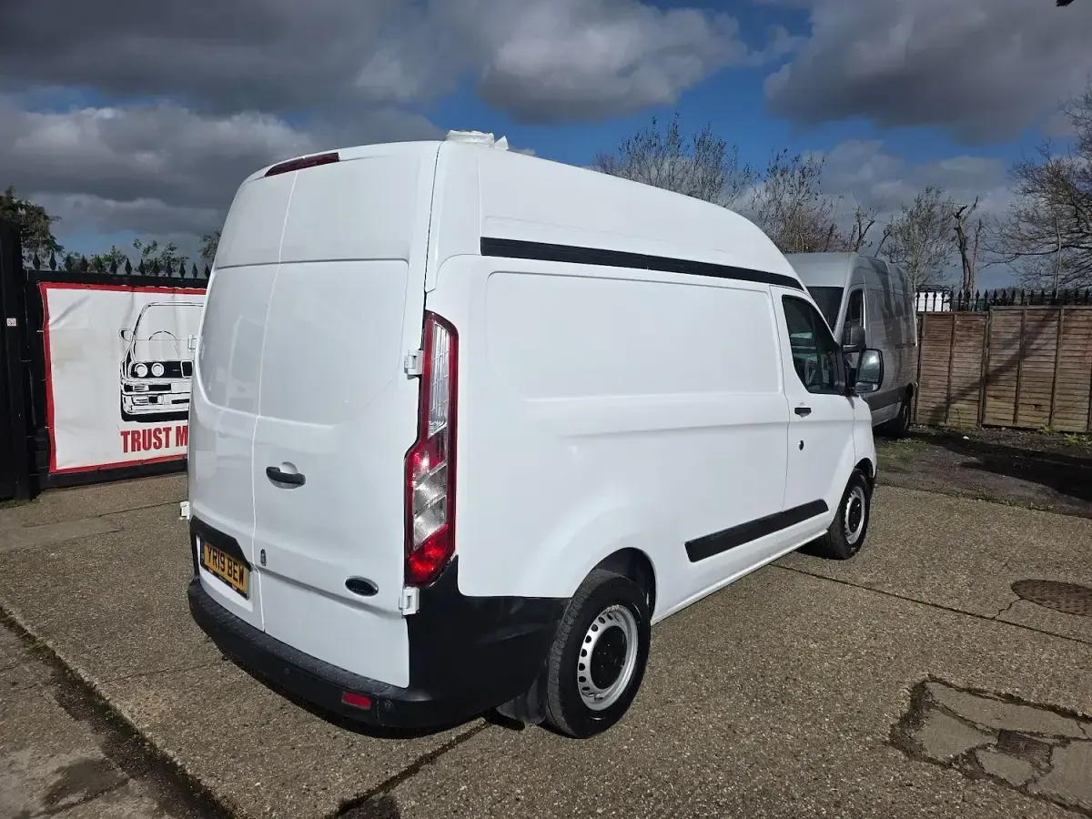 Used Ford Transit Custom 105 HP (77 kW) 2019 White Van