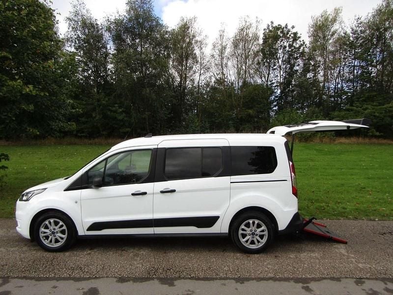 White Used 2021 Ford Tourneo Titanium MPV | £16,995 (Expensive) - Image 1/3