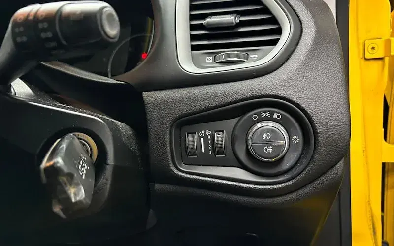 Used Jeep Renegade Longitude 170 HP (125 kW) 2016 Yellow SUV
