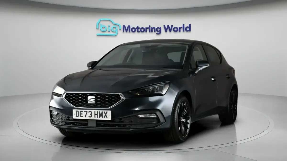 Used Seat Leon SE Dynamic 110 HP (80 kW) 2023 Grey Hatchback