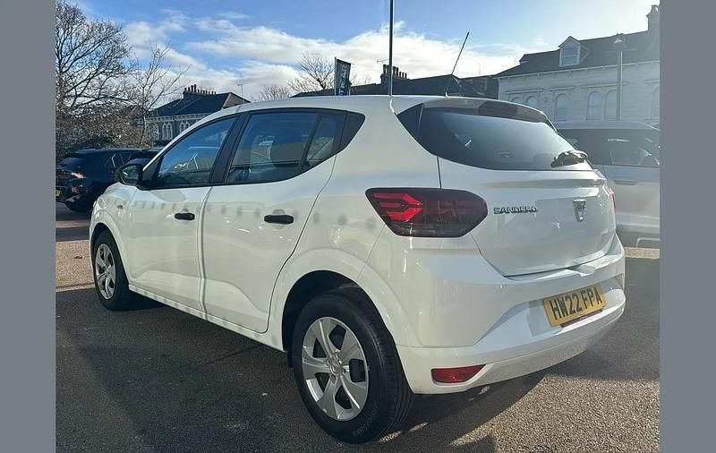 Used Dacia Sandero Essentiel 67 HP (49 kW) 2022 White Hatchback
