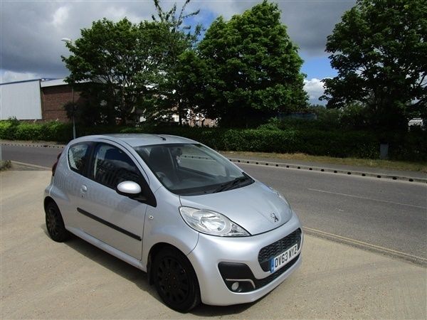 Silver Used 2014 Peugeot 107 Active Hatchback | £2,695 (Fair price) - Image 1/1