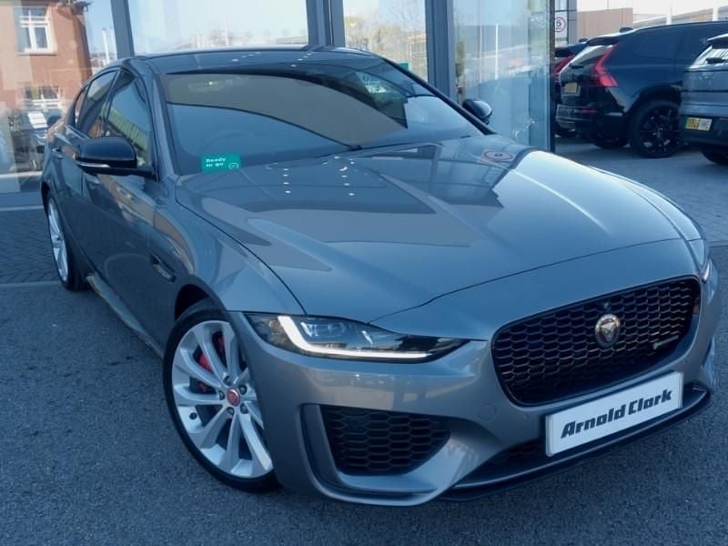 Usado Jaguar XE R-Dynamic 250 HP (183 kW) 2020 Cinzento Sedan