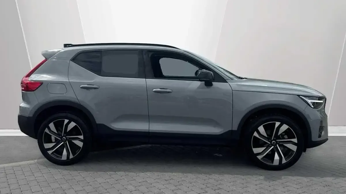 New Volvo XC40 Ultra 163 HP (119 kW) 2026 Grey SUV