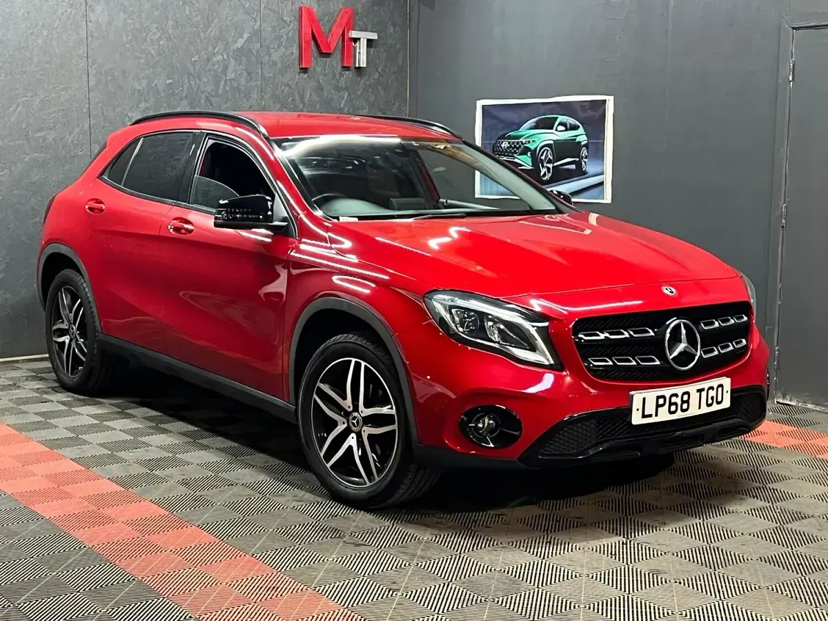Used Mercedes GLA180 Urban 122 HP (89 kW) 2018 Red SUV