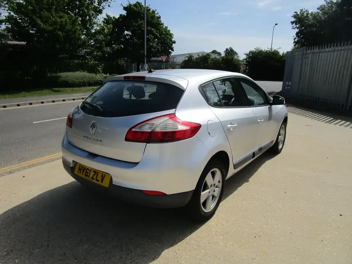 Used Renault Mégane III Dynamique 110 HP (80 kW) 2011 Silver Hatchback