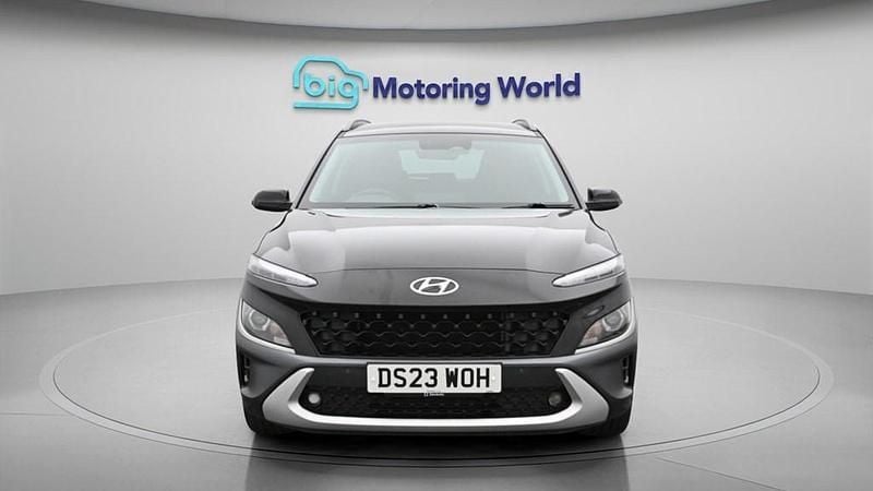 Second-hand Hyundai Kona Premium 120 CP (88 kW) 2023 Negru SUV