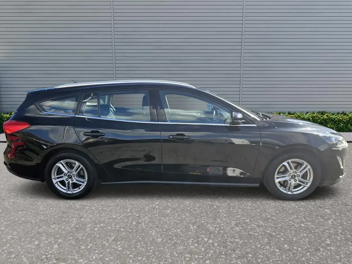 Used Ford Focus Zetec 120 HP (88 kW) 2019 Black Estate