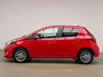 Used Toyota Yaris 99 HP (72 kW) 2016 Red Hatchback