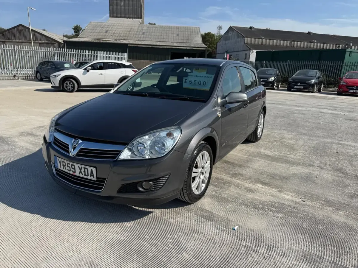 Used Vauxhall Astra Elite 138 HP (101 kW) 2009 Grey Hatchback