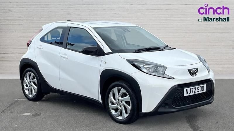 Used Toyota Aygo X PURE 72 HP (52 kW) 2022 White SUV