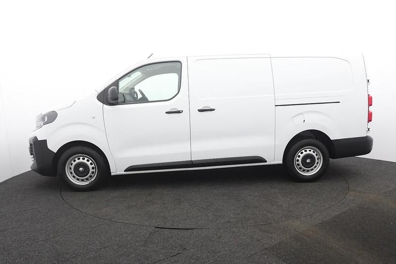 Used Vauxhall Vivaro 150 HP (110 kW) 2024 White MPV