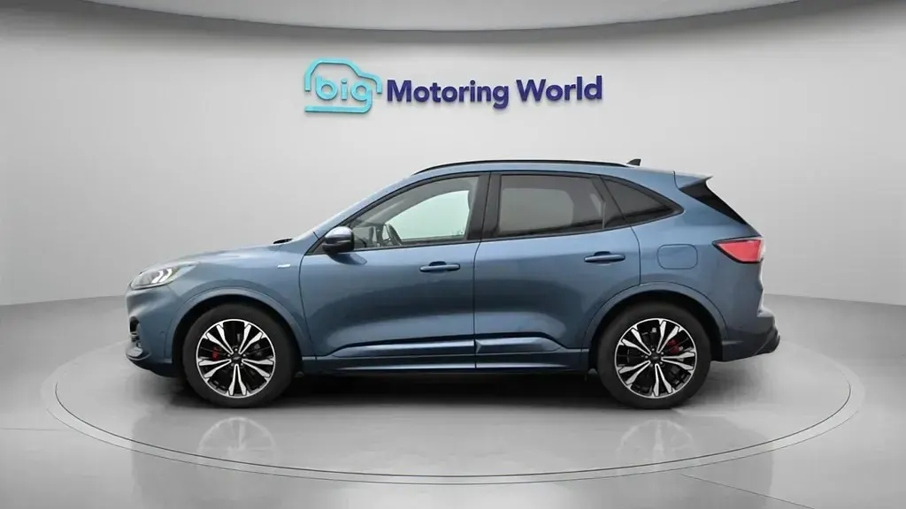 Usado Ford Kuga ST-Line X 190 CV (139 kW) 2022 Azul SUV