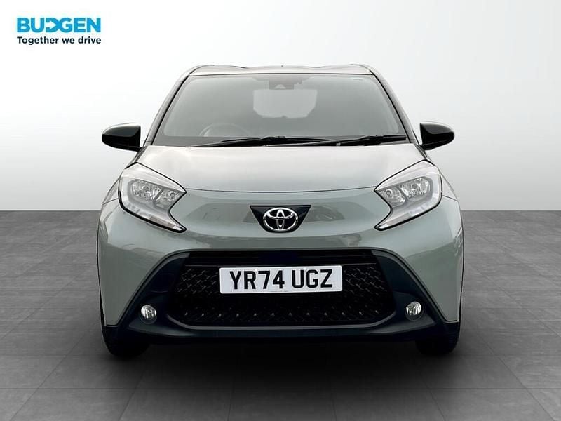 Used Toyota Aygo X 72 HP (52 kW) 2024 Green SUV