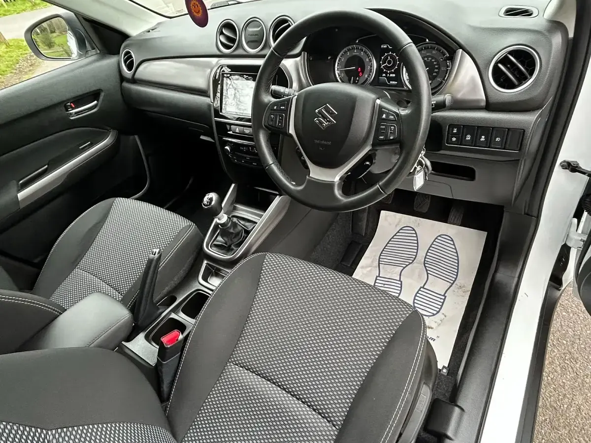 Used Suzuki Vitara SZ-T 129 HP (94 kW) 2023 White SUV