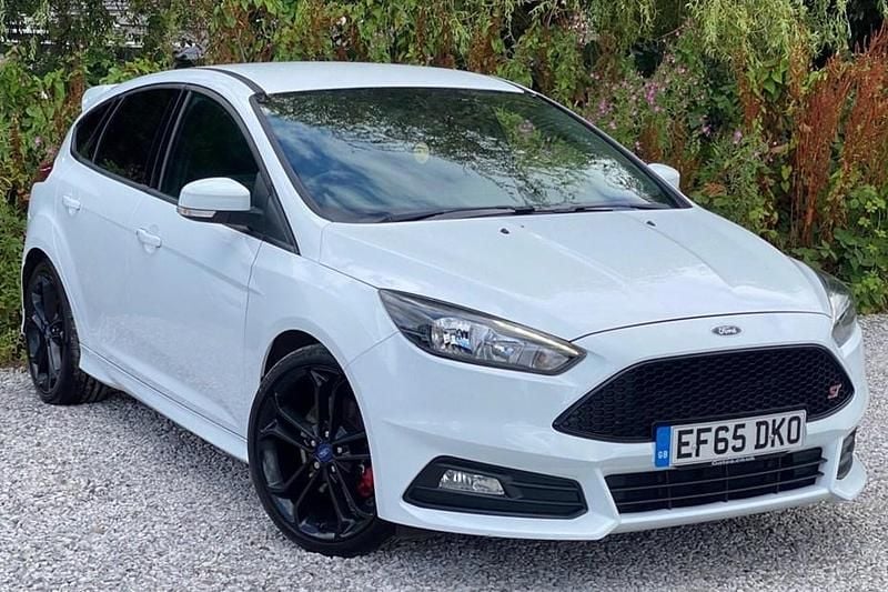 Used Ford Focus ST 2015 White Hatchback