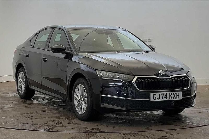 Black magic pearl effect New 2024 Skoda Octavia SE Technology Hatchback | £21,995 (Fair price) - Image 1/4