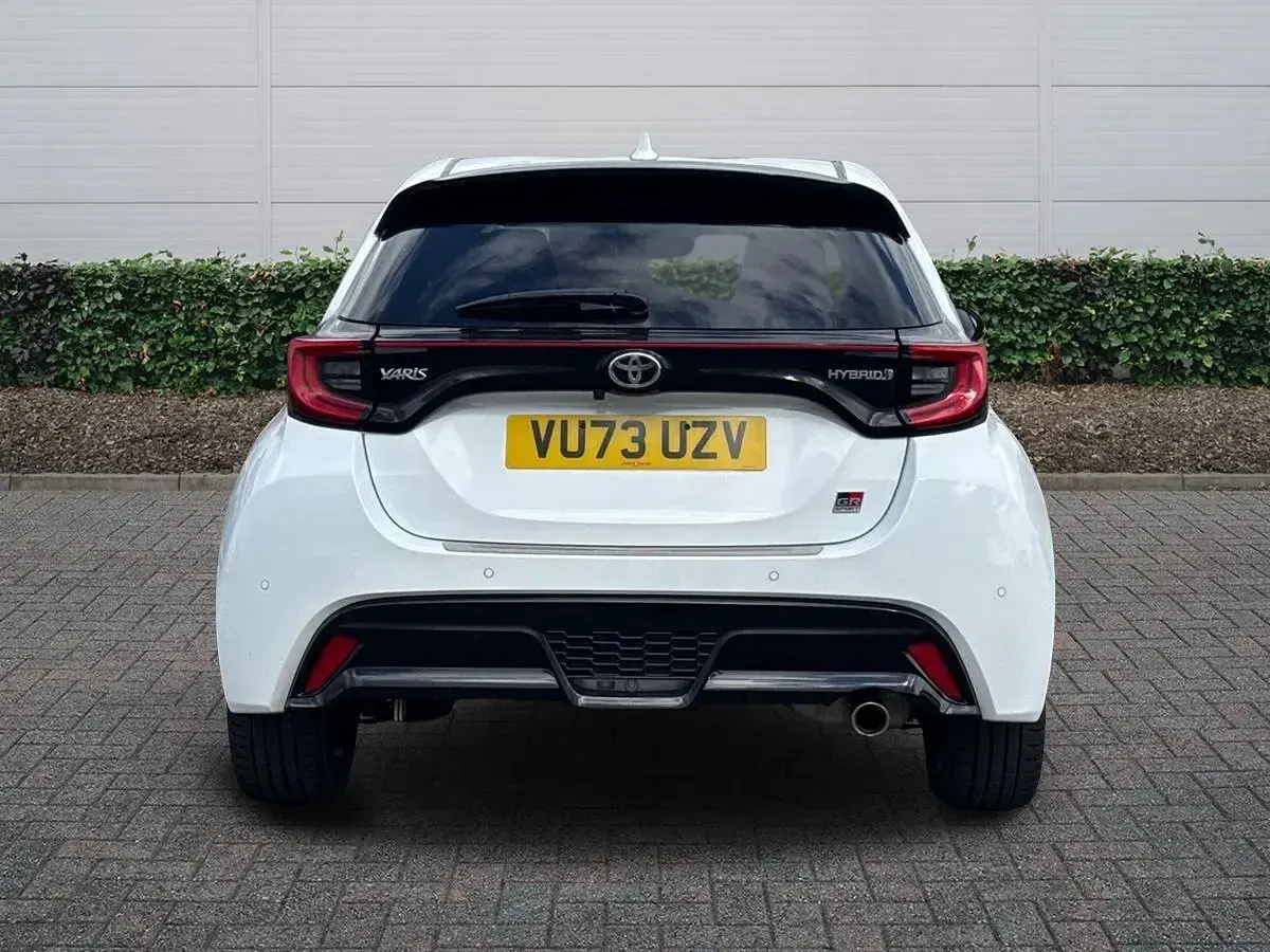 Used Toyota Yaris Sport 116 HP (85 kW) 2023 White Hatchback