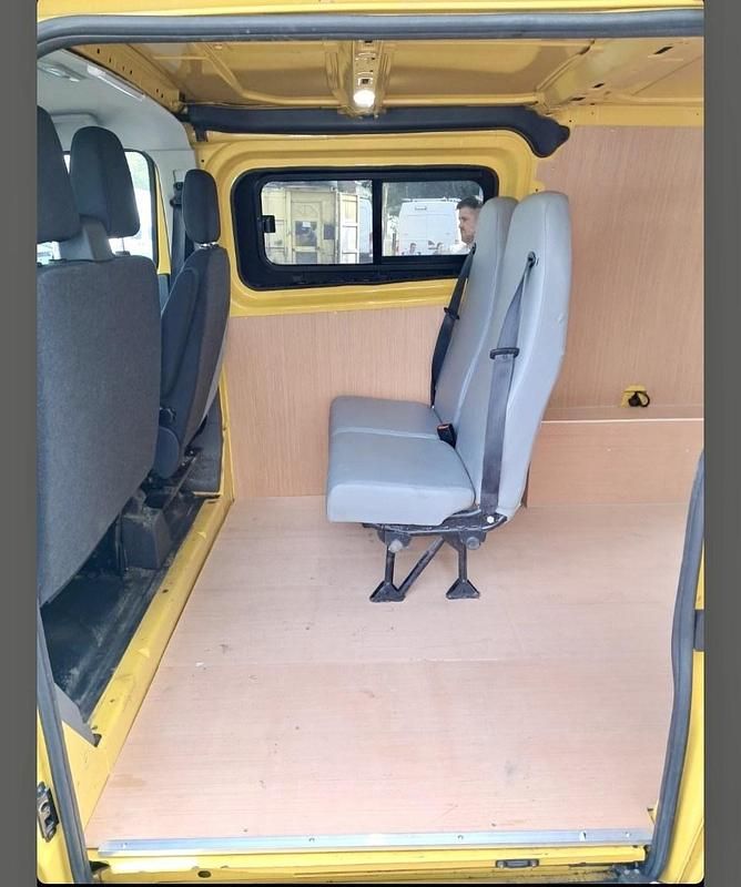 Used Ford Transit Custom 130 HP (95 kW) 2022 Yellow Estate