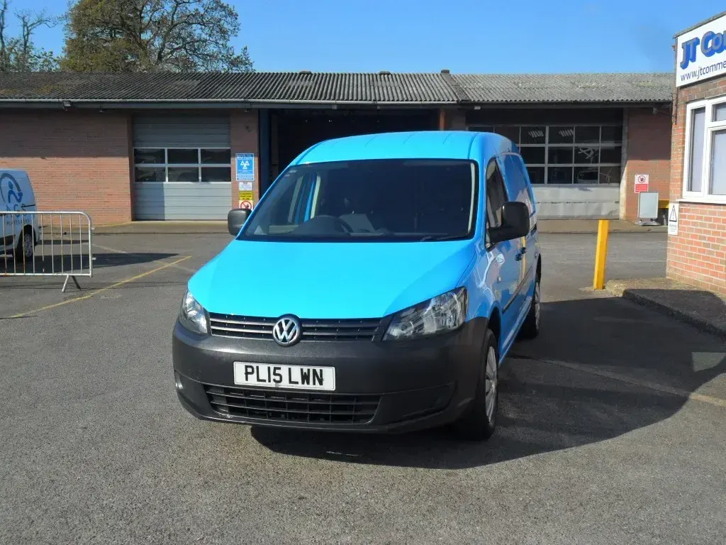 Usado VW Caddy Startline 102 CV (75 kW) 2015 Azul Monovolumen