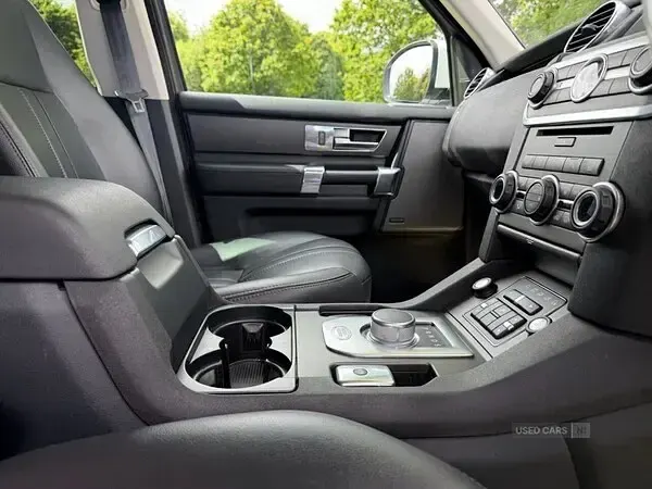 Used Land Rover Discovery 4 SE 2015 White SUV
