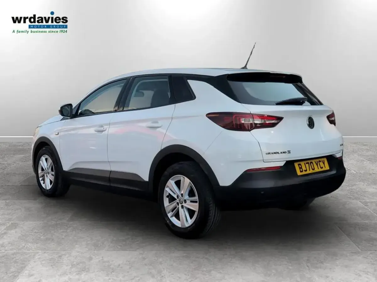 Used Vauxhall Grandland X S 130 HP (95 kW) 2020 White SUV