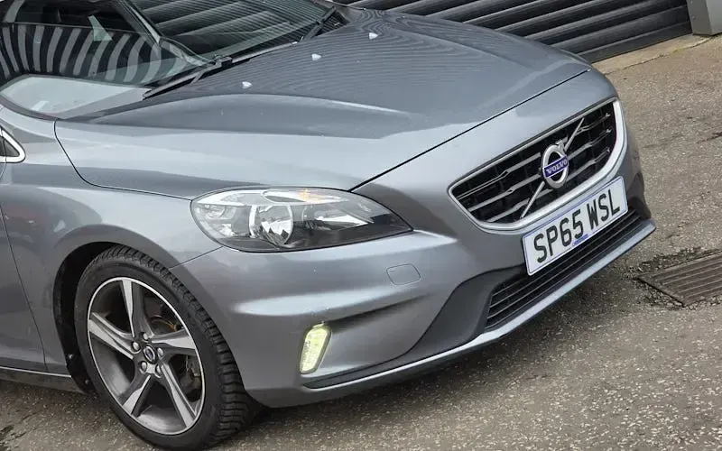 Used Volvo V40 R-Design 122 HP (89 kW) 2019 Hatchback