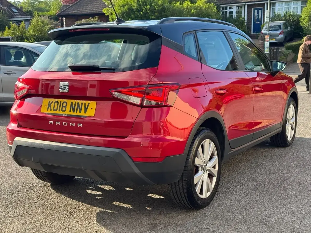 Usado Seat Arona SE Technology 115 CV (84 kW) 2018 Rojo SUV