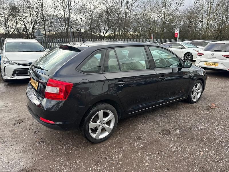 Gebraucht Skoda Rapid Elegance 105 PS (77 kW) 2014 Schwarz Kleinwagen
