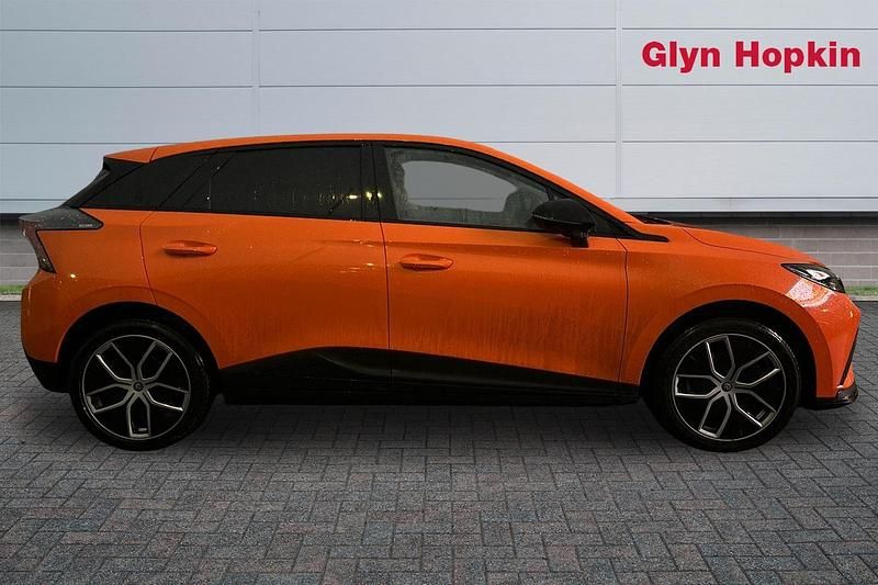 Used MG MG4 EV Trophy 319 kW (435 HP) 2025 Orange Hatchback