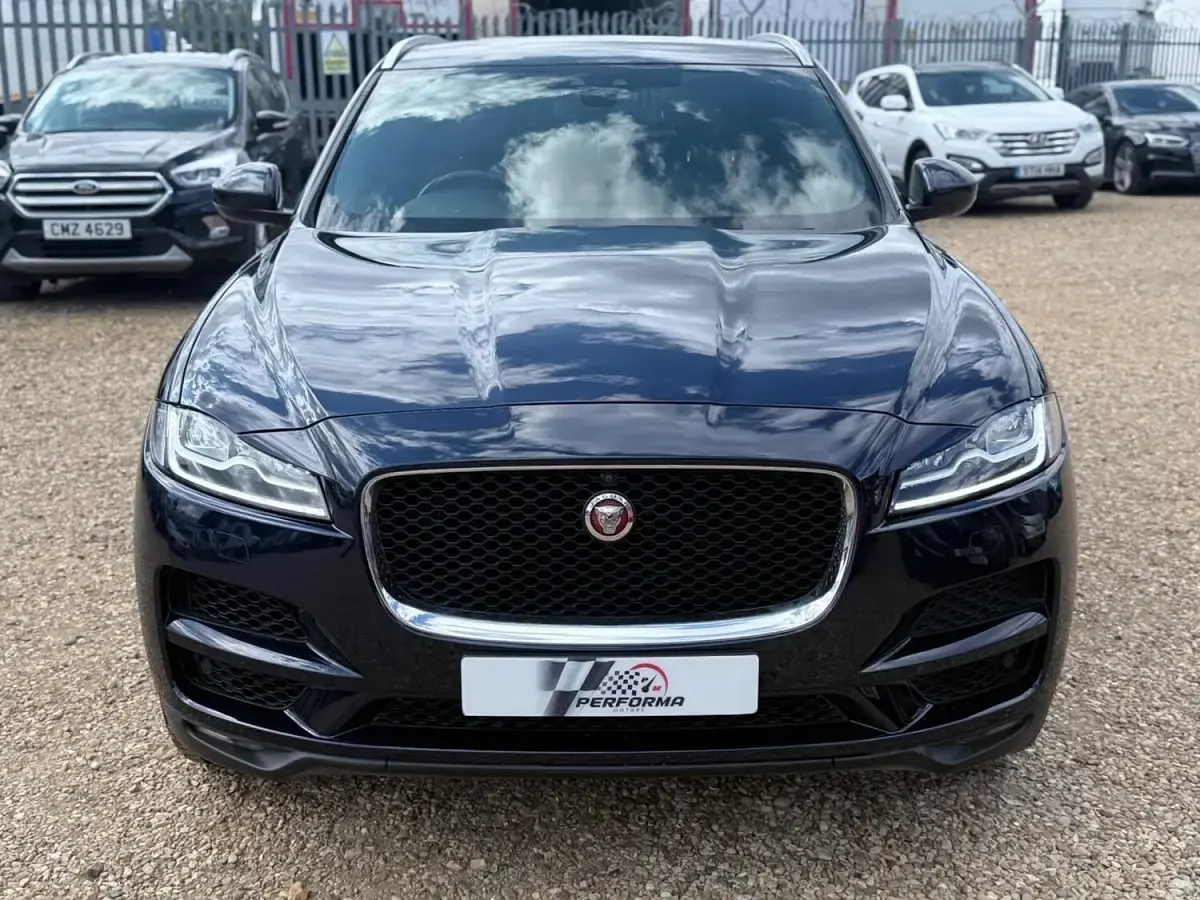 Begagnad Jaguar F-Pace Portfolio 300 HK (220 kW) 2017 Blå SUV