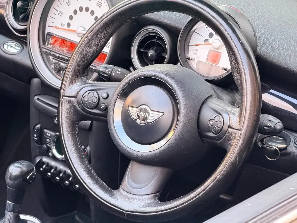 Used Mini Cooper Cabriolet 122 HP (89 kW) 2011 White Cabriolet