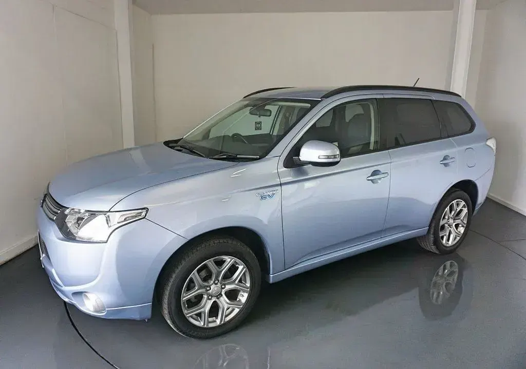 Used Mitsubishi Outlander P-HEV 200 HP (147 kW) 2015 Blue SUV