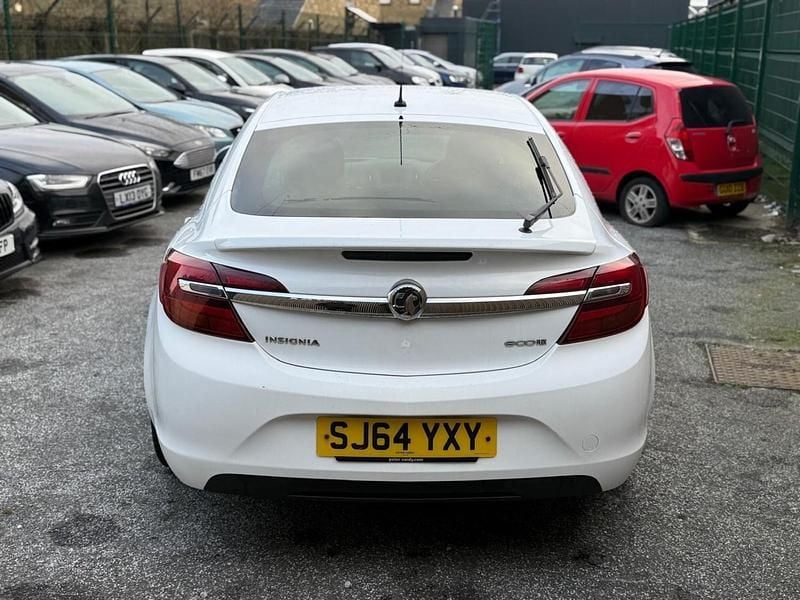Used Vauxhall Insignia SRi 140 HP (102 kW) 2014 White Hatchback