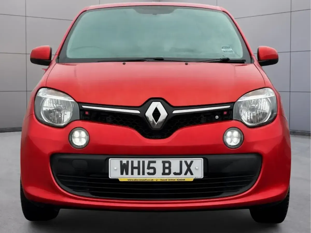 Used Renault Twingo Play 70 HP (51 kW) 2015 Red Hatchback