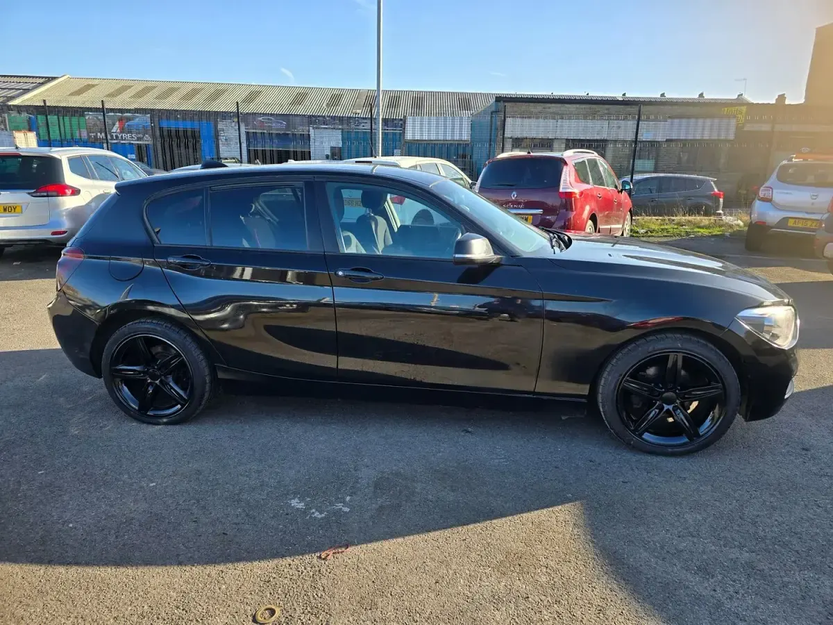 Used BMW 118 Sport Line 2013 Black Hatchback