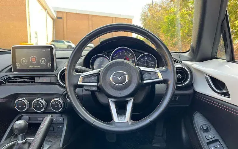 Used Mazda MX5 Inclusive 184 HP (135 kW) 2019 White Cabriolet
