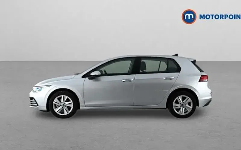 Second-hand VW Golf VIII Life 131 CP (96 kW) 2024 Hatchback